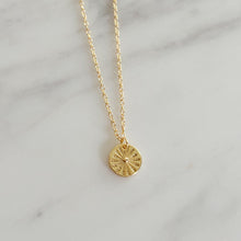 Load image into Gallery viewer, daisy dreams necklace